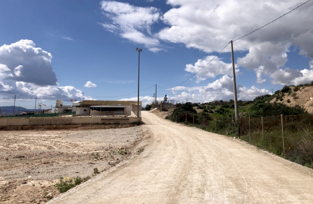 Se inicia la pavimentacin de la parte de tierra del Camino de las Cabezuelas